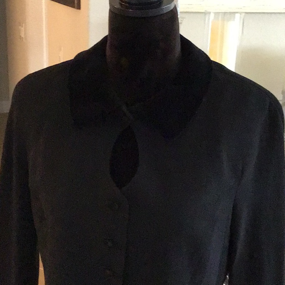 Tahari vintage jacket, black with velvet collar and sleeve cuffs, size 10P